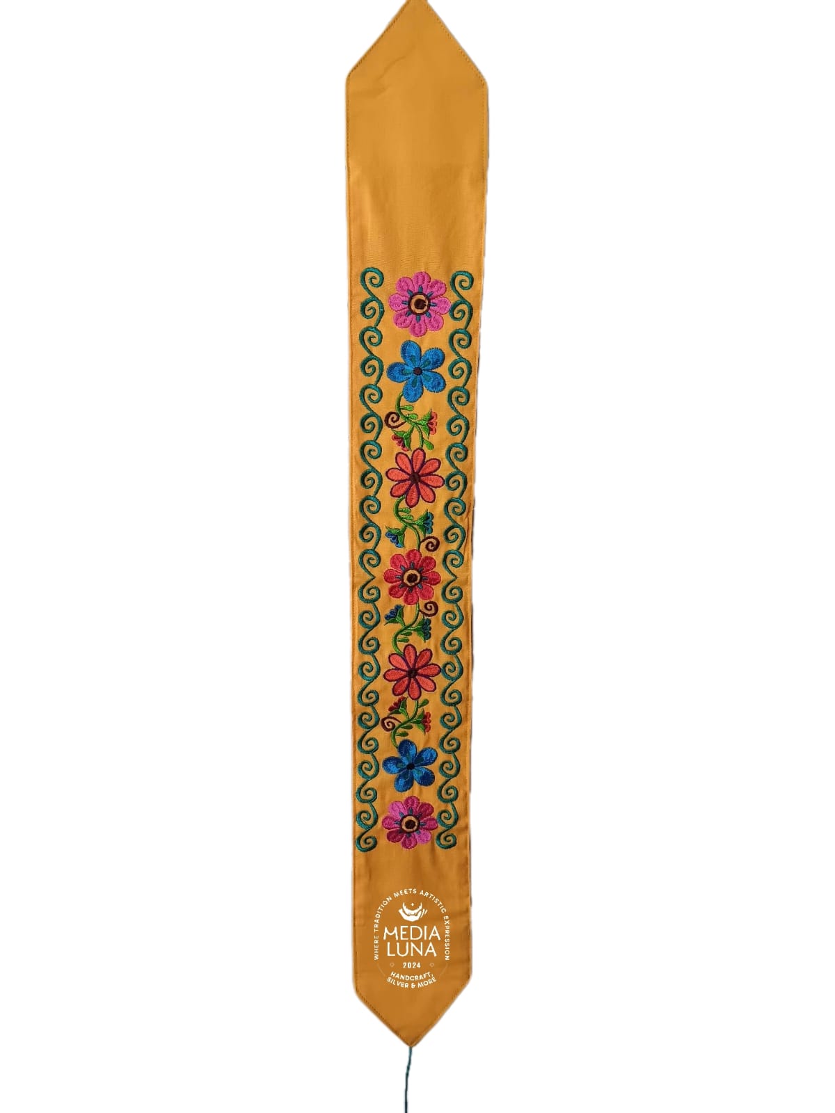 Fajilla o cinturón artesanal mexicano bordado.