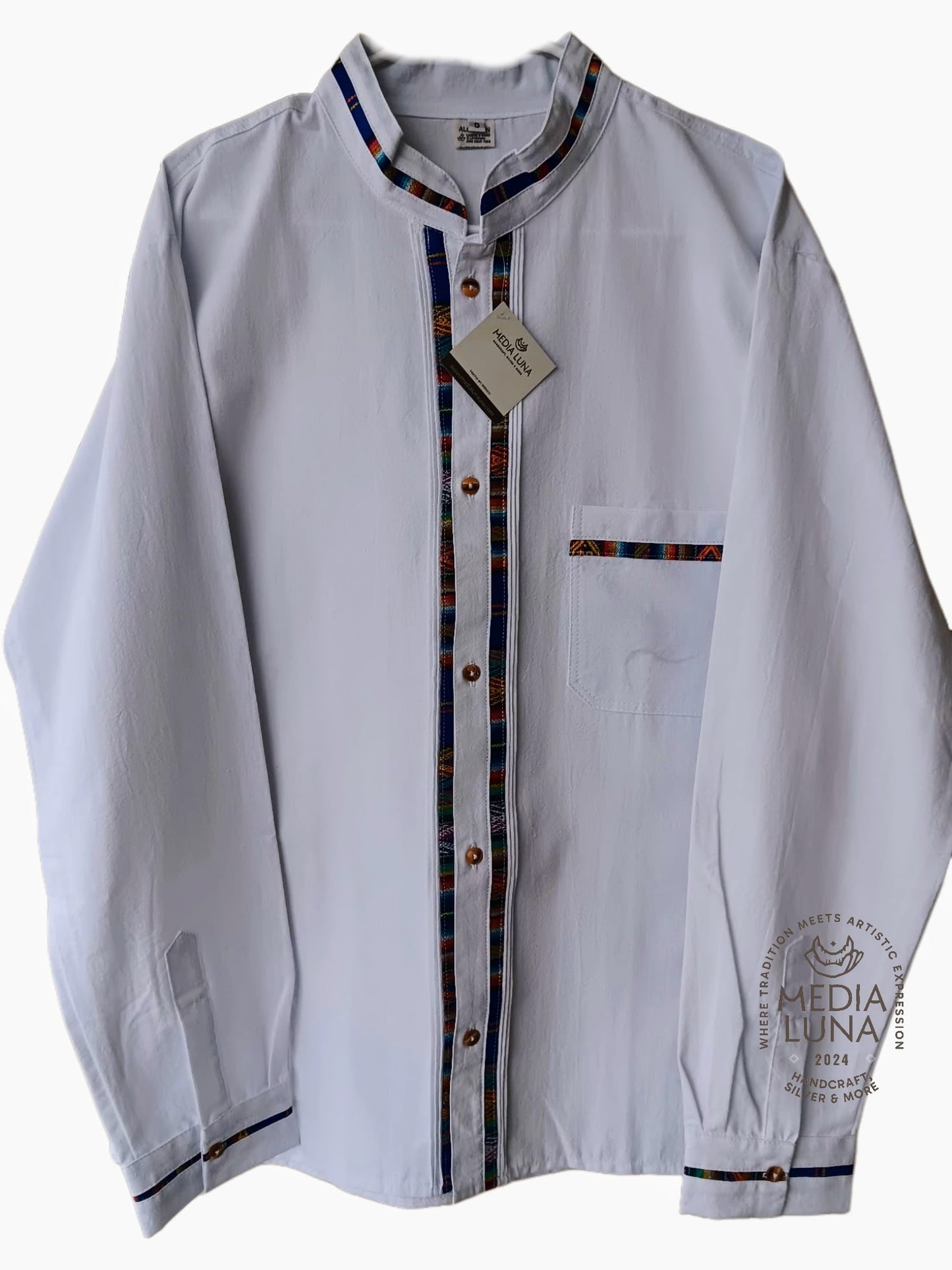Camisa tipo Guayabera Coralillo de manga larga.