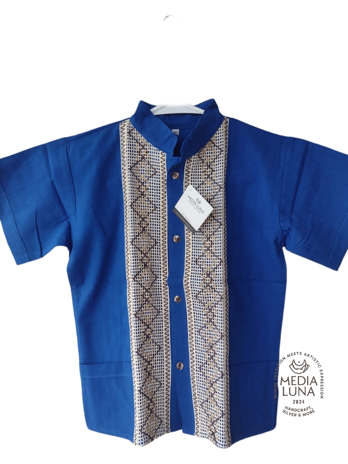 Guayabera artesanal color azul manga corta para niño.