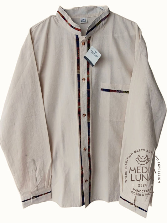 Camisa tipo Guayabera Coralillo de manga larga.
