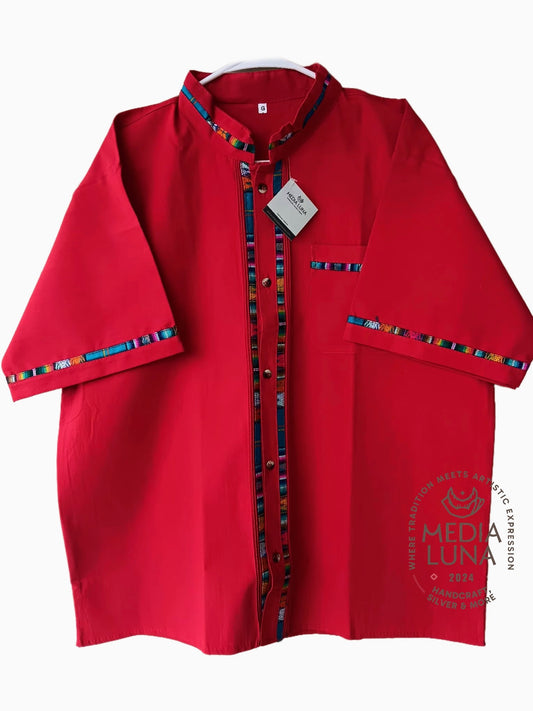 Camisa Guayabera color rojo manga corta.