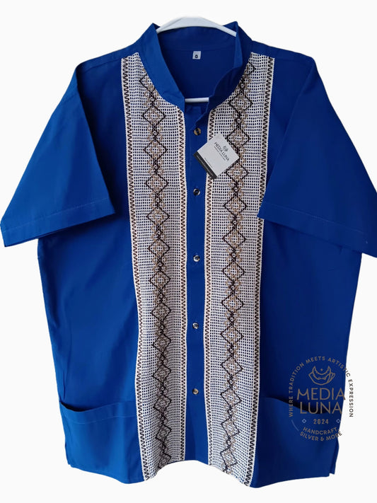 Guayabera artesanal color azul manga corta.