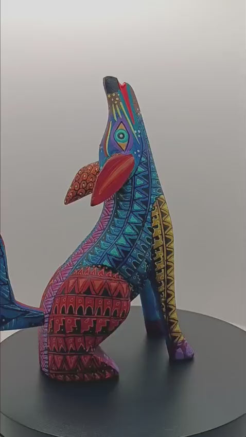 Alebrije Coyote Aullando a la Luna.